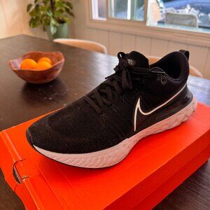 Nike Epic React Fly Knit 2